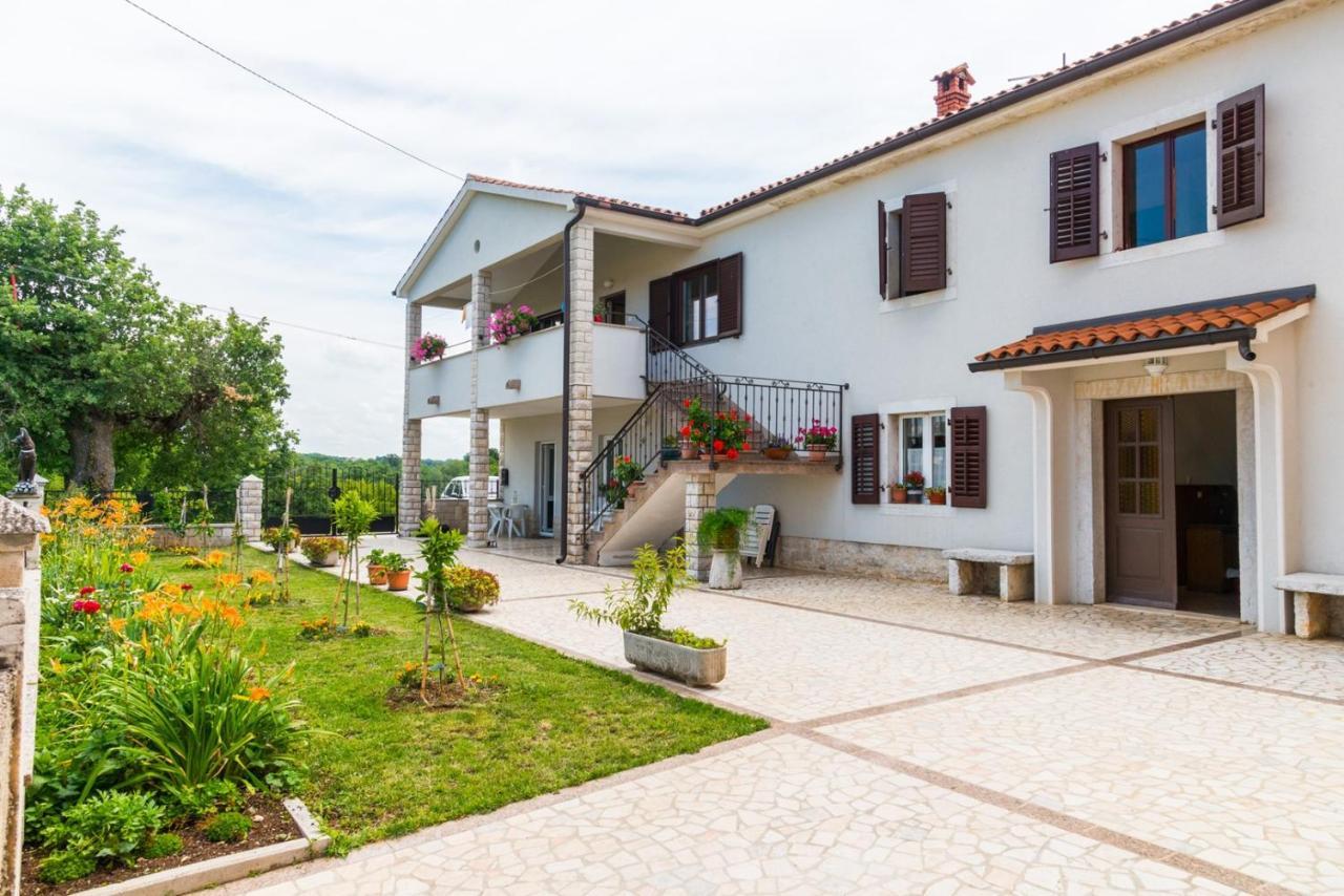 Lovely House Lindi In Porec Esterno foto