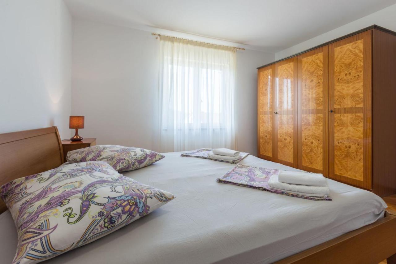 Lovely House Lindi In Porec Esterno foto