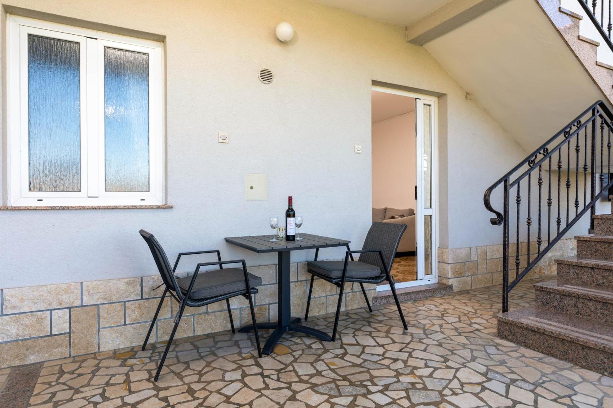 Lovely House Lindi In Porec Esterno foto